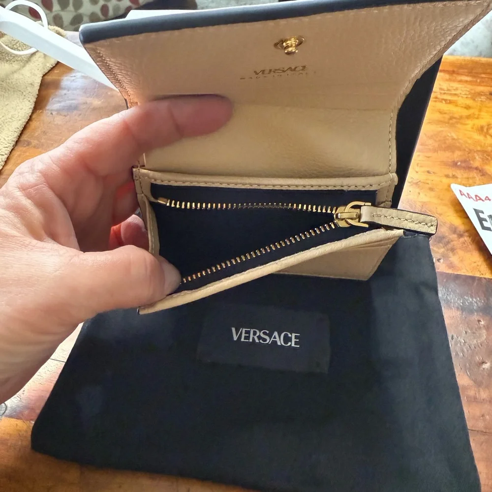 Versace Compact Wallet NWT - Picture 3 of 4